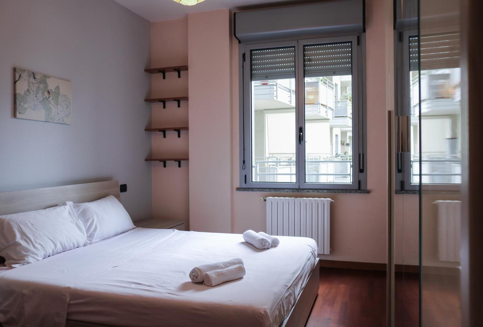 Urban Balcony Hideaway - 3 People Apartment Милано Екстериор снимка