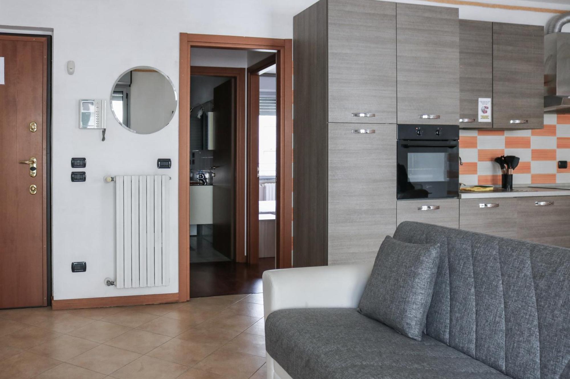 Urban Balcony Hideaway - 3 People Apartment Милано Екстериор снимка