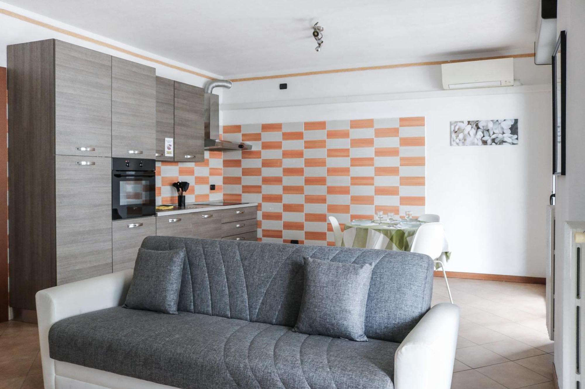 Urban Balcony Hideaway - 3 People Apartment Милано Екстериор снимка